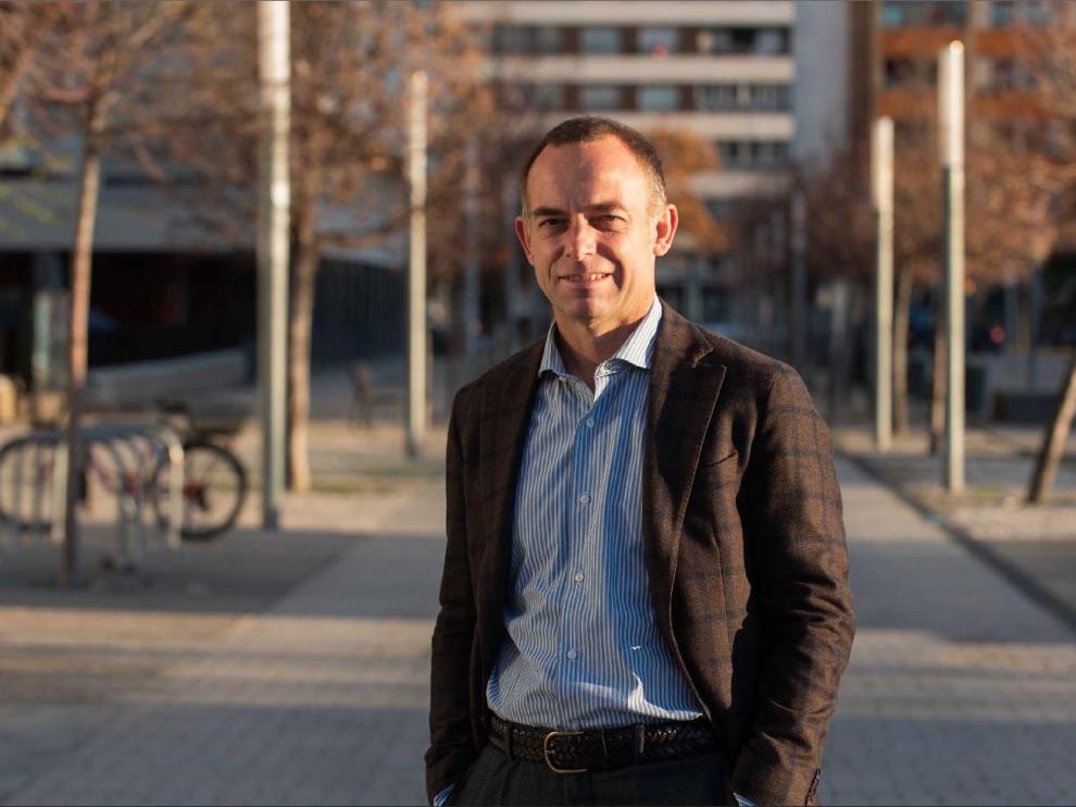 Christian Lapetra, presidente del Real Zaragoza, en la puerta de la sede del club en La Romareda, en las horas previas a la Nochebuena cuando atendió a HERALDO DE ARAGÓN.