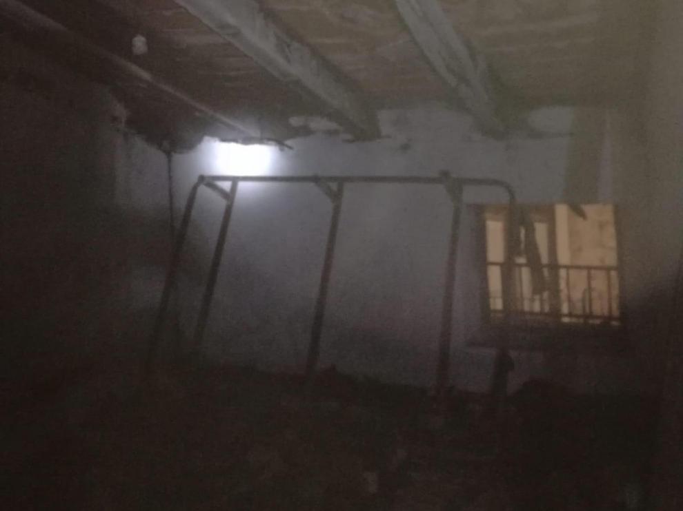 Un incendio en una casa de Mirambel afecta a su buhardilla y al tejado.