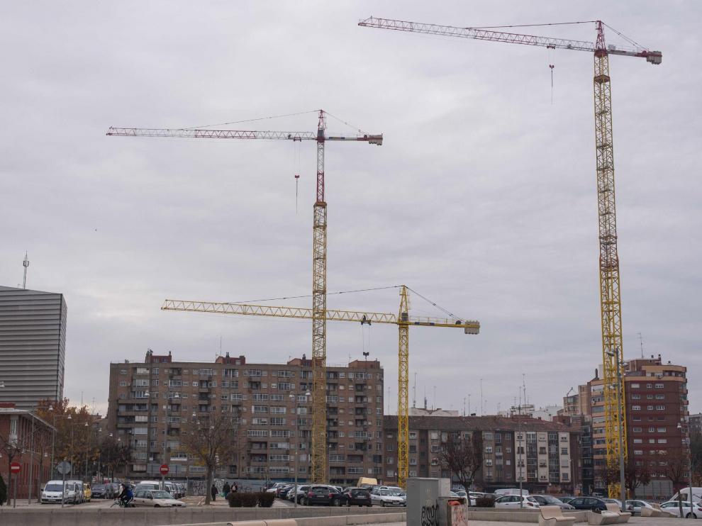 Obras en Torre Zaragoza, en el barrio del AVE de Las Delicias.
