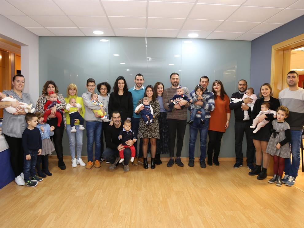 El Ayuntamiento de Mequinenza entrega los cheques bebé de 2019 en un entrañable acto celebrado en el Salón de Plenos.