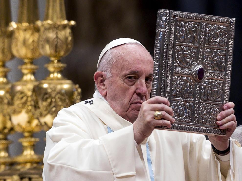 Francisco ha oficiado ofició la primera misa del año en la basílica de San Pedro del Vaticano.