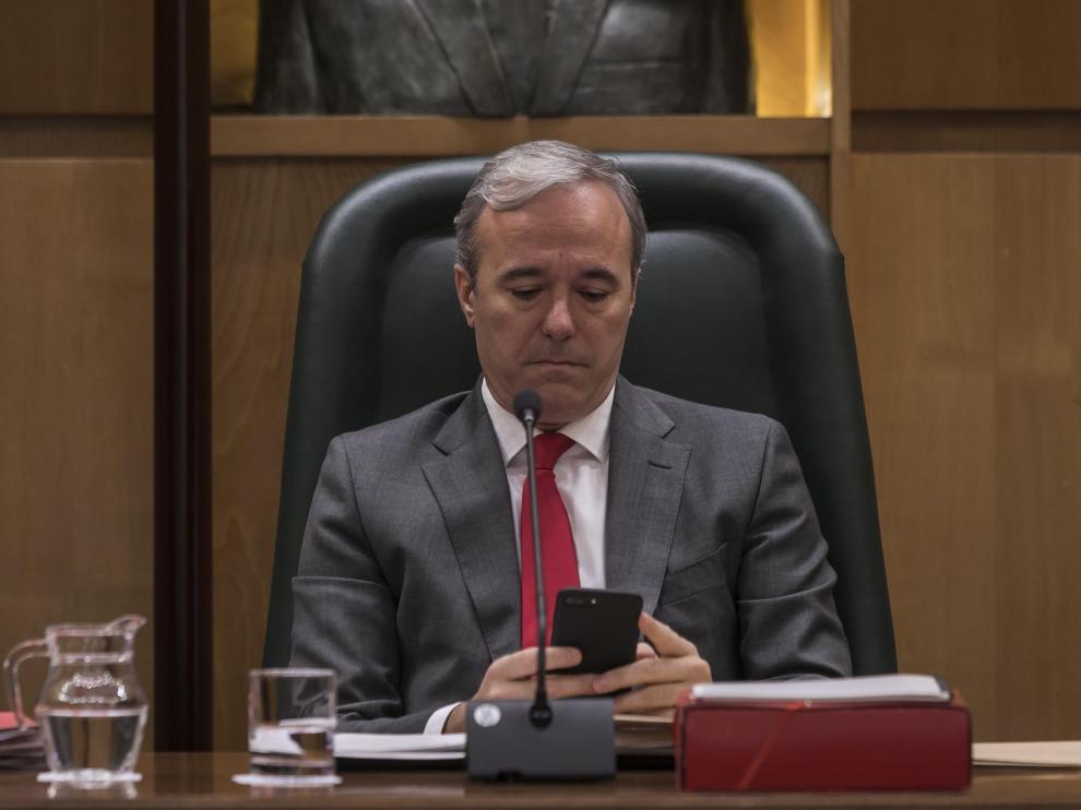 Jorge Azcón, en un pleno de julio del año pasado.