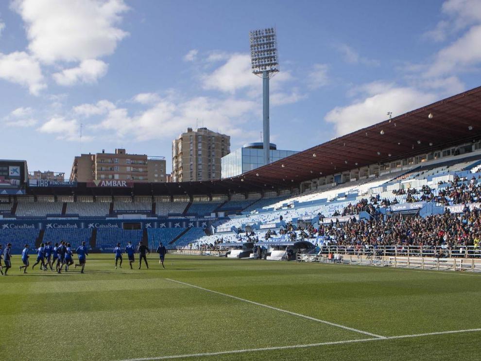 Entrenamiento del Real Zaragoza en La Romareda, el pasado sábado, a puerta abierta.