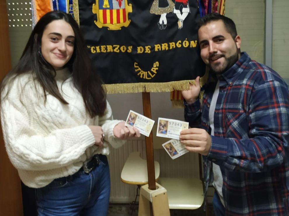 Pilar Morales, vocal de baile, y Gonzalo Martínez, presidente de la Asociación Cultural Cierzos de Aragón.