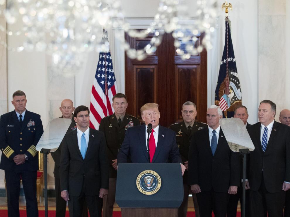 Trump, rodeado por el alto mando militar y su equipo de seguridad nacional, este miércoles en la Casa Blanca.