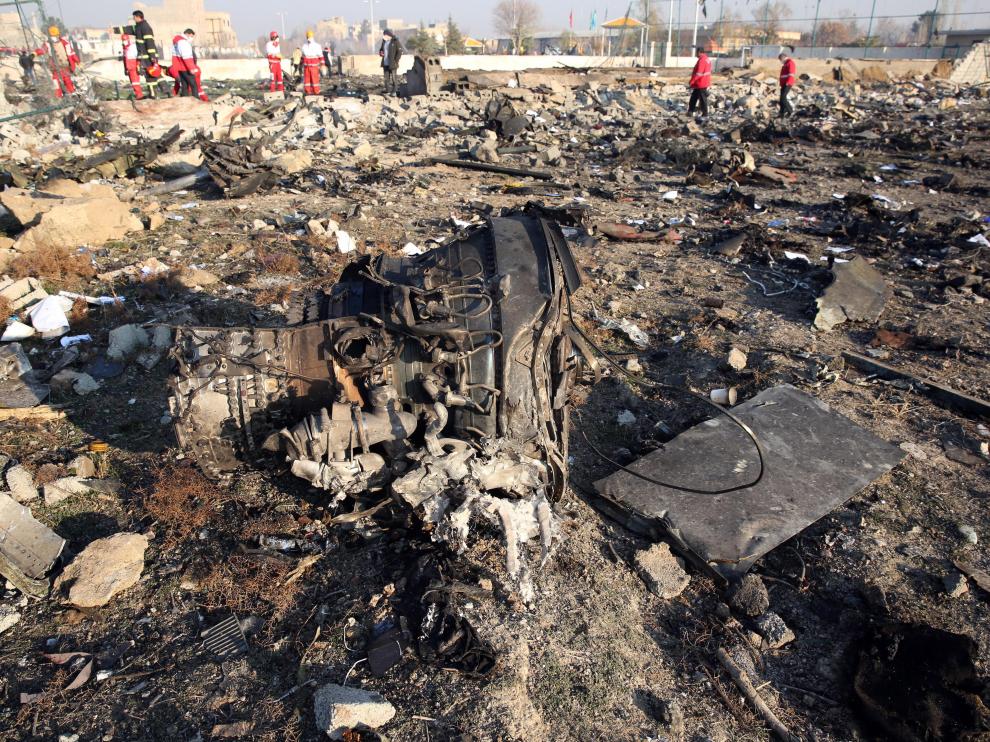 Restos del avión estrellado en Irán