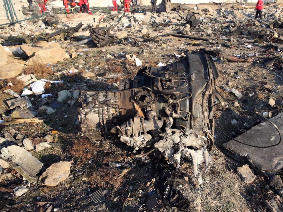 Restos del avión estrellado en Irán