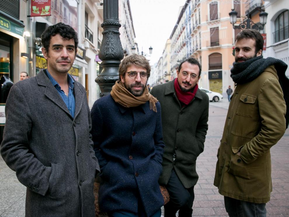 Roger Padilla, Guillem Gisbert, Arnau Vallvé y Martí Maymó posan el pasado miércoles en la calle de Alfonso I de Zaragoza.