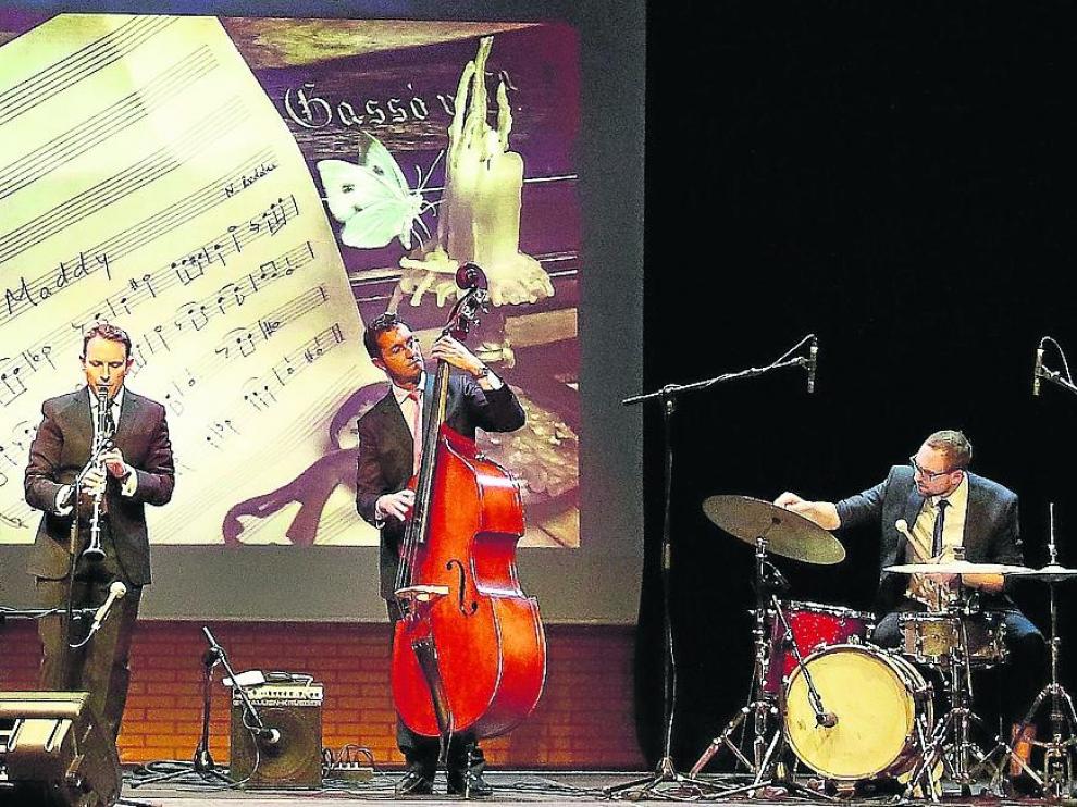 Noel Redolar (piano), Javier Calvo (clarinete), Ernesto Calvo (contrabajo) e Israel Tubilleja (batería).