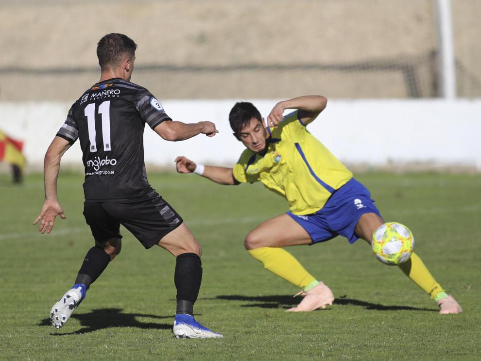 Fútbol. Tercera División- Almudévar vs. Tarazona.