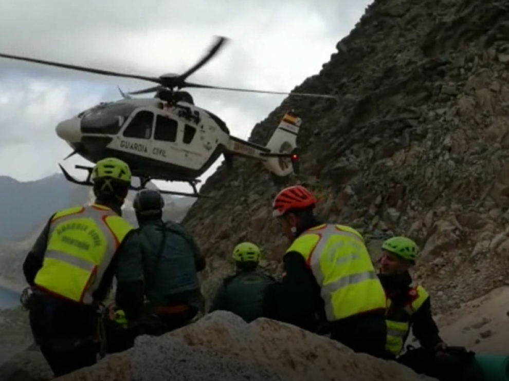 Imagen de archivo de otro rescate realizado por el helicóptero de la Guardia Civil.