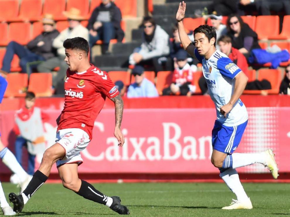 Kagawa, en una jugada del último partido del Real Zaragoza, este sábado por la mañana en Tarragona ante el Nástic en la Copa.