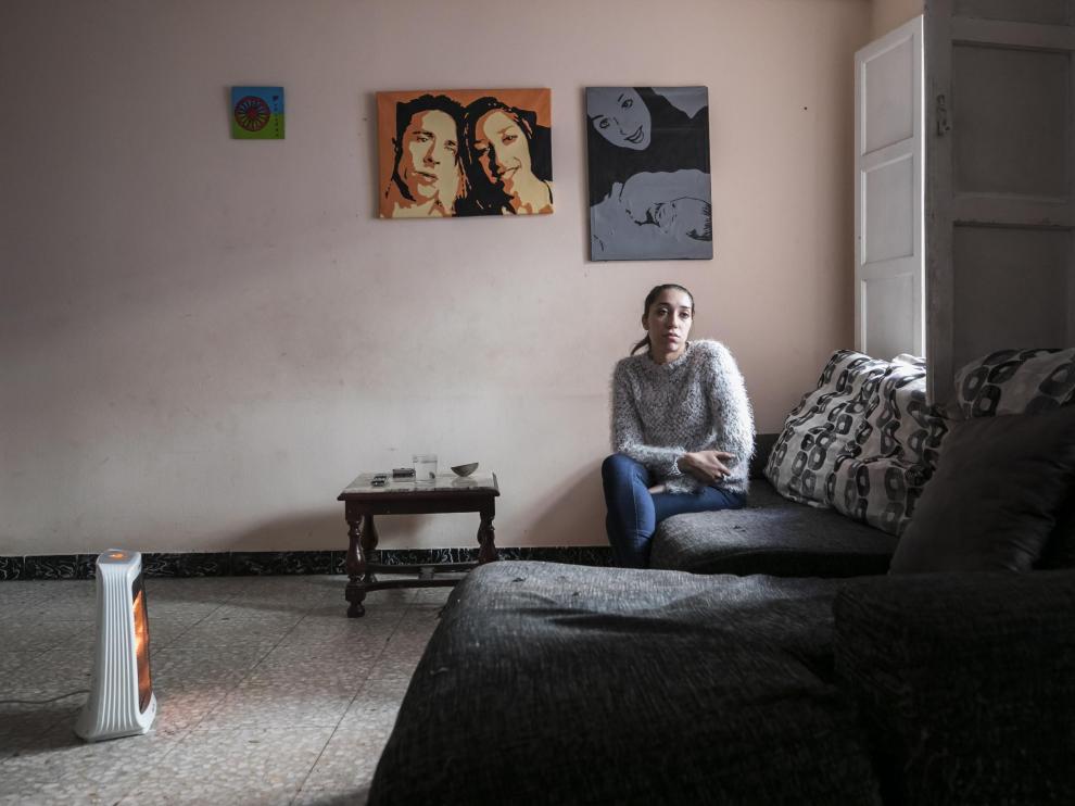 Vanesa Escudero, en el piso que ocupa con su familia en el barrio de San José.