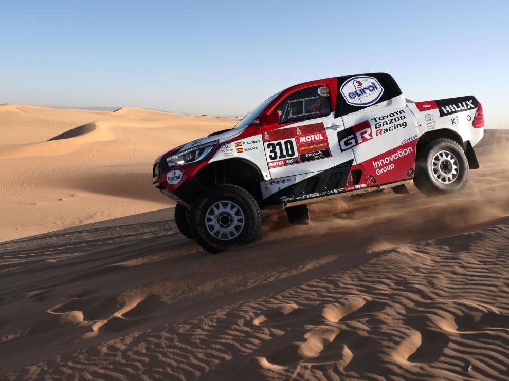 Fernando Alonso (Toyota Gaozo Racing), en acción durante la octava etapa del Rally Dakar 2020 en Wadi Al-Dawasir, Arabia Saudí