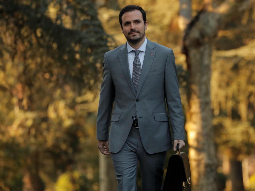 Alberto Garzón, ya como ministro de Consumo en los jardines de la Moncloa.