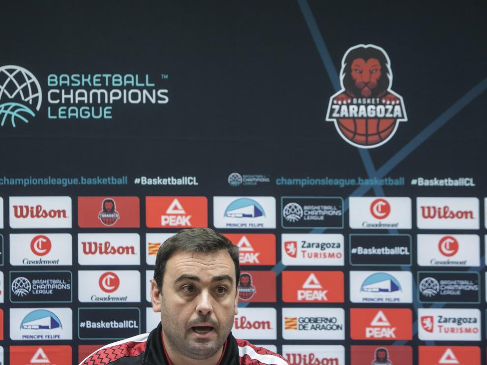 Lamúa, ayudante de Porfirio Fisac, es el encargado de analizar la previa de los partidos europeos del Casademont Zaragoza.
