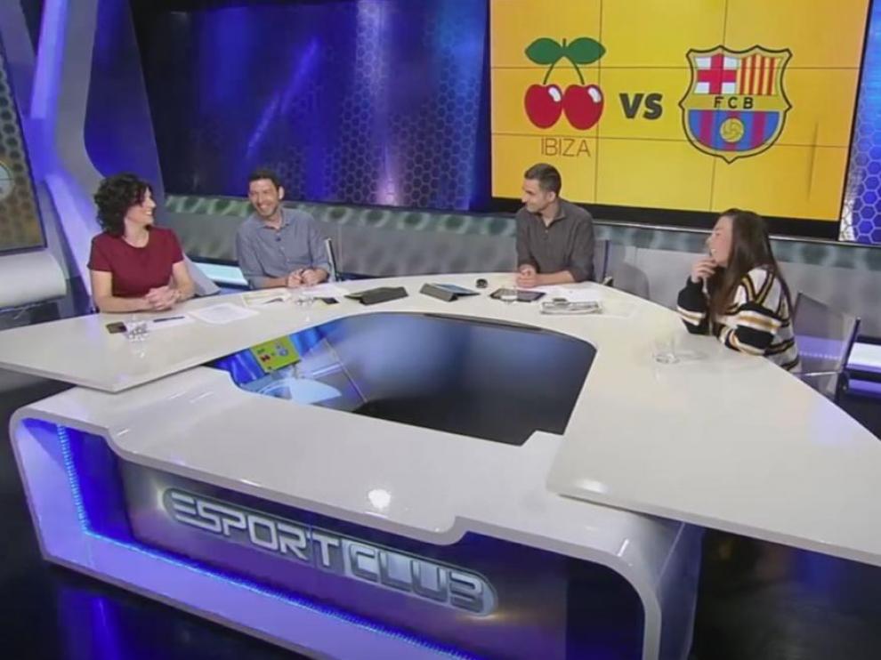 Esta suplantación del logotipo oficial se produjo en el programa Esport Club de TV3, que atribuía al Ibiza como símbolo las dos cerezas de la famosa discoteca.