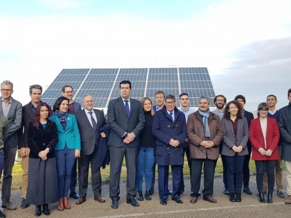 Fotografía de familia de las empresas participantes en la primera reunión del proyecto HIGGS en Walqa
