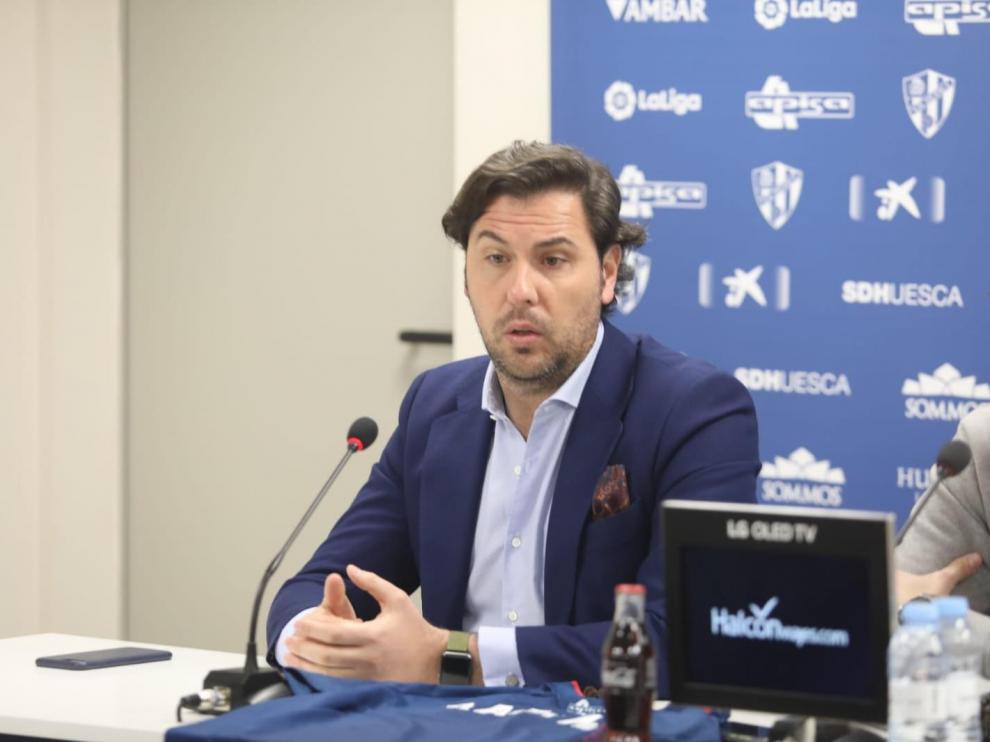 Imagen de Rubén García durante la presentación de Rafa Mir