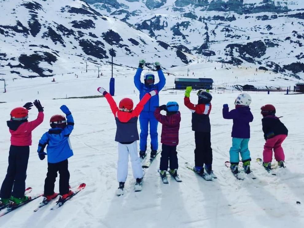 La Escuela de Esquí de Candanchú duplicó su plantilla fija en diciembre y llegó a 60 profesores.
