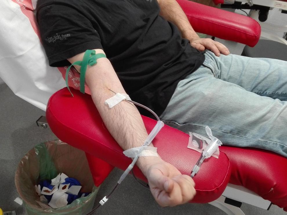 Un donante, en el Banco de Sangre y Tejidos de Aragón