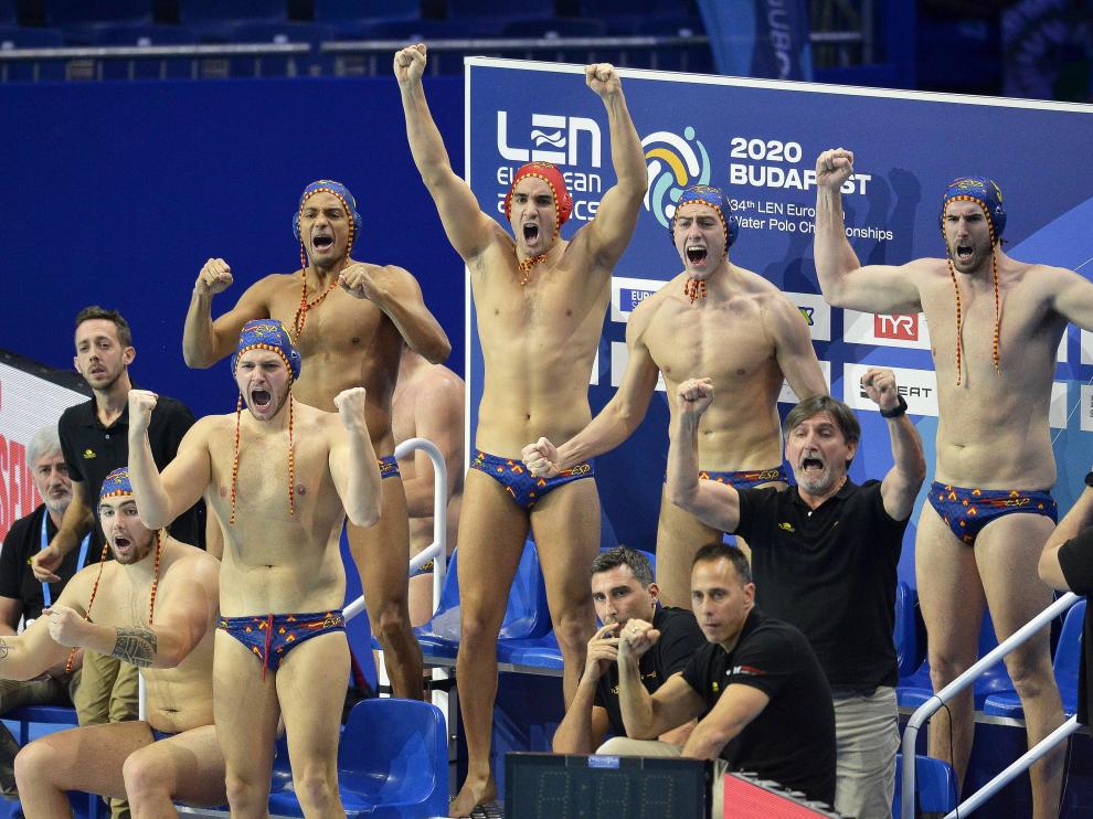 Los jugadores de la selección española celebran el triunfo ante Serbia