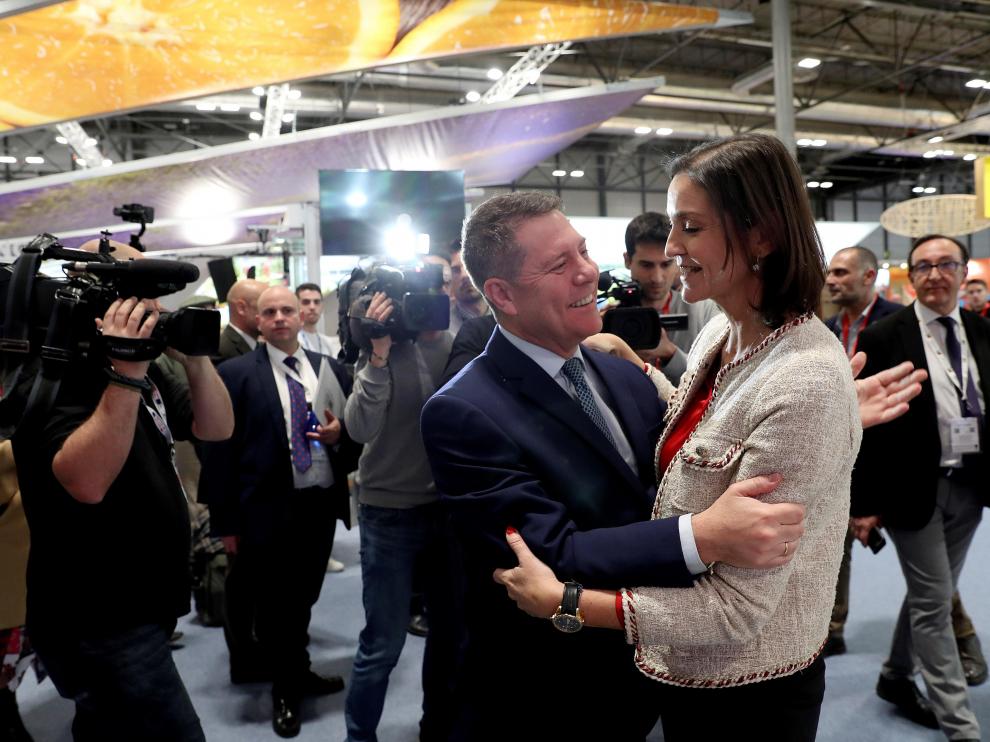 Emiliano García-Page, este jueves en Fitur, junto a la ministra de Industria, Comercio y Turismo, Reyes Maroto