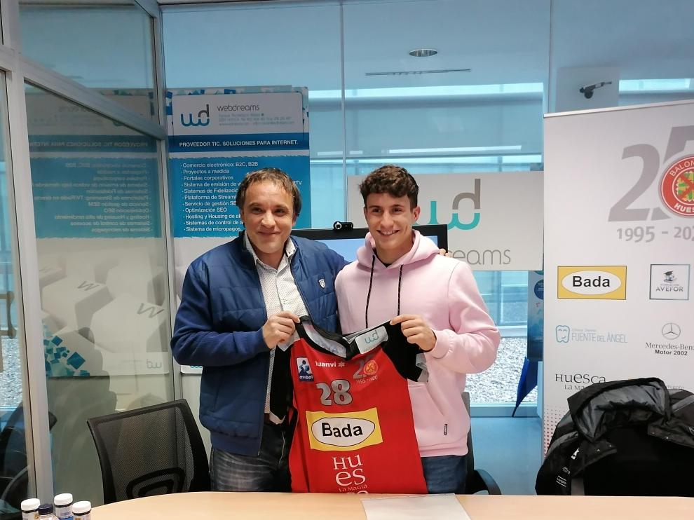 Imagen de la presentación de la campaña de abonados de la segunda vuelta del Bada Huesca
