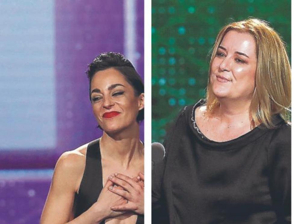 Natalia Moreno y Carla Pérez de Albéniz, dos de las galardonadas, en el escenario de los Goya 2020.
