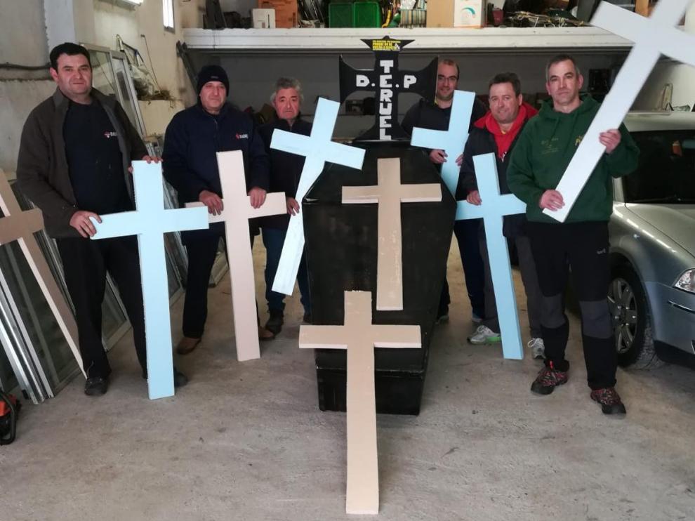 Los trabajadores de la térmica de Andorra preparaban este miércoles las movilizaciones.
