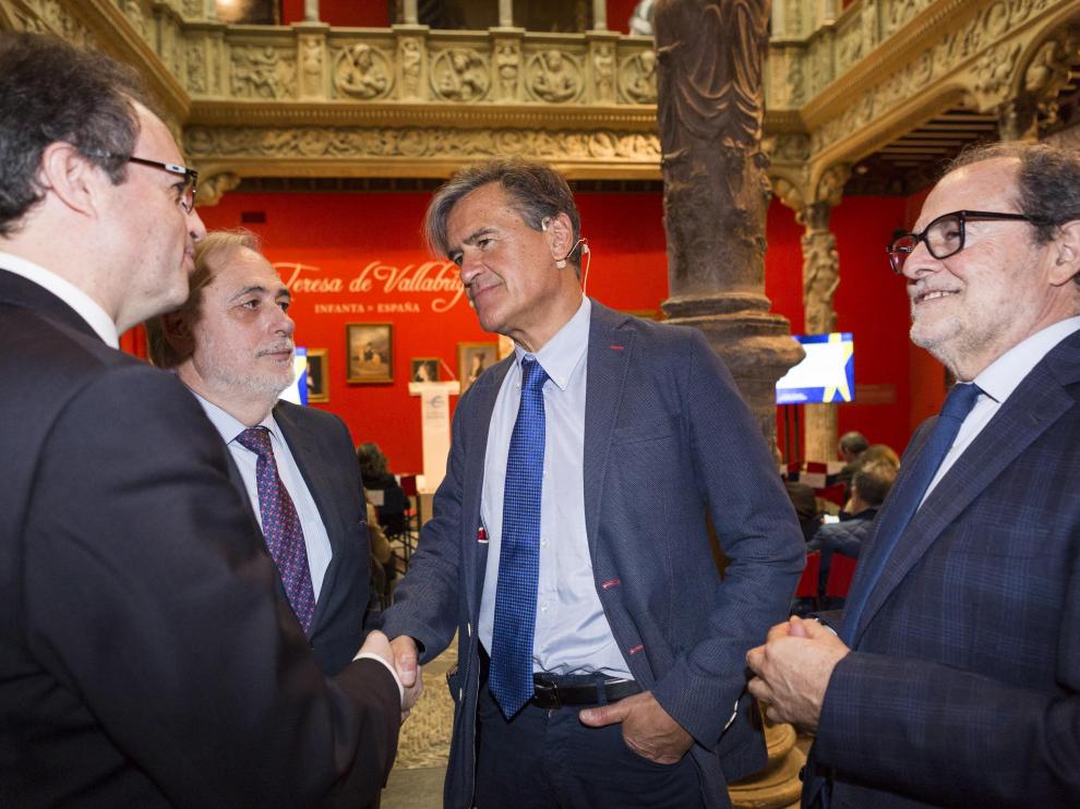 López Aguilar (centro) en el Patio de la Infanta.