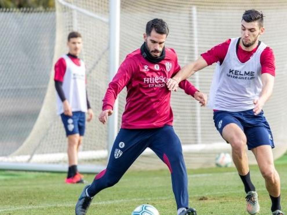 Pablo Insua, en un entrenamiento de la SD Huesca