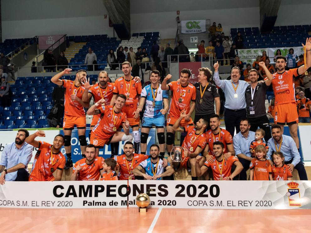 El CV Teruel celebra su sexta Copa del Rey en el pabellón Son Moix de Palma de Mallorca.