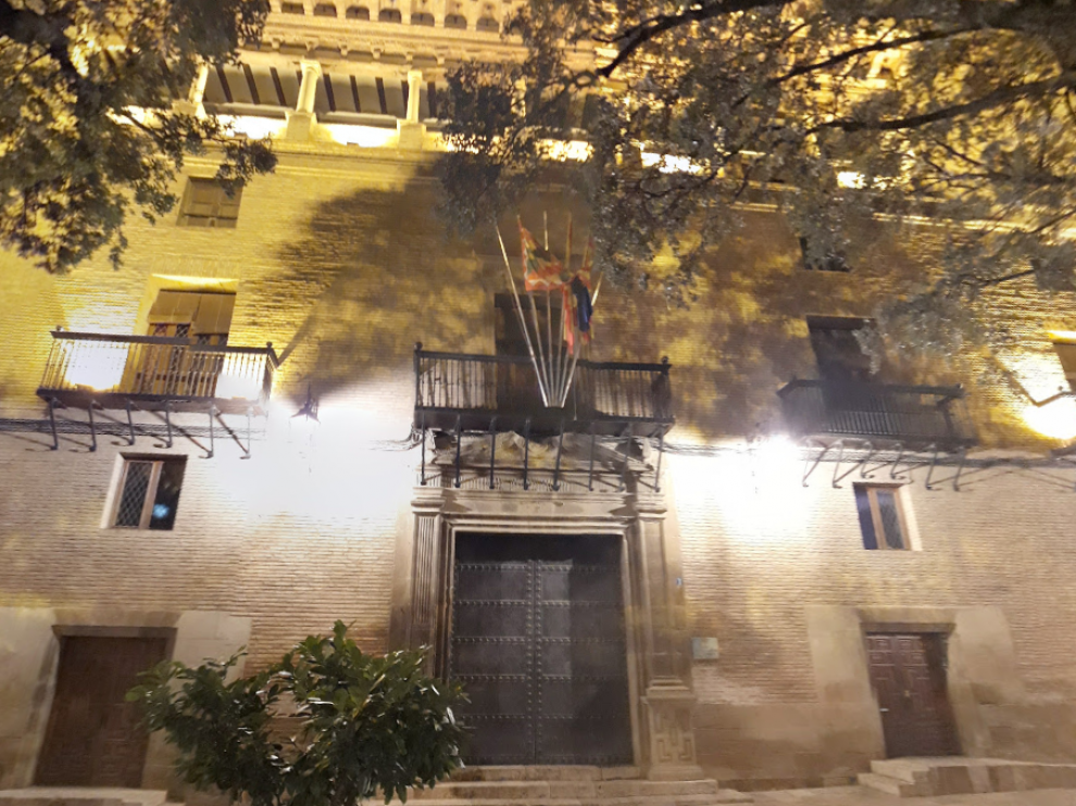 Fachada del Ayuntamiento de Huesca.