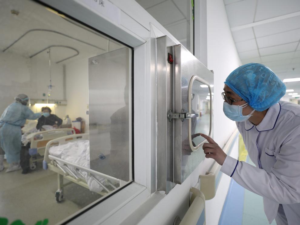 Un médico en un hospital de Wuhan, epicentro del foco de coronavirus.