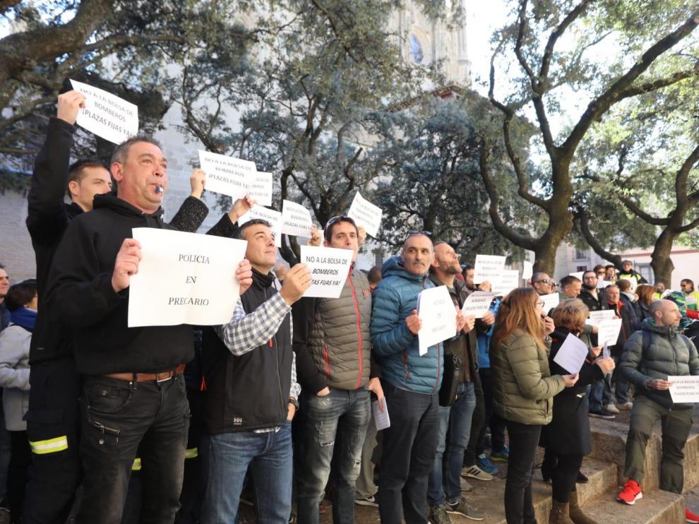 Trabajadores del Ayuntamiento durante la protesta de este miércoles.
