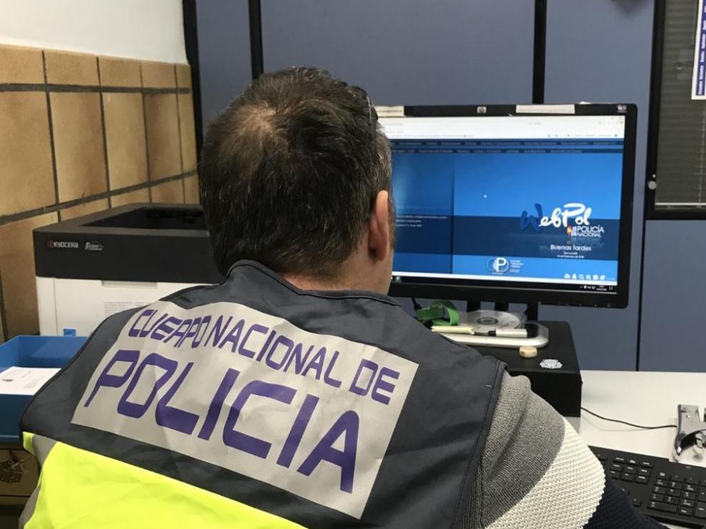 Un agente de la Policía Nacional.