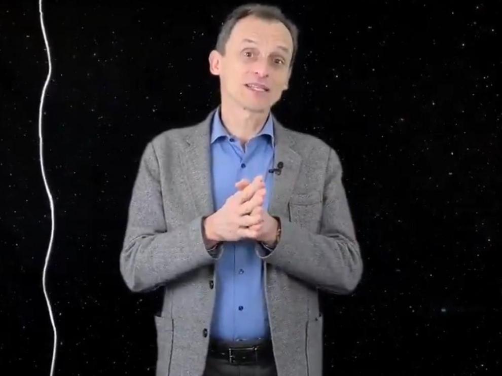 Pedro Duque, en una imagen del vídeo sobre cuerdas y satélites.