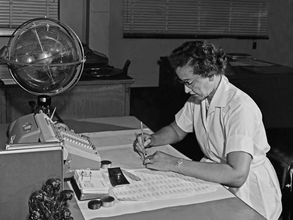 Katherine Johnson, trabajando en la NASA en 1962.