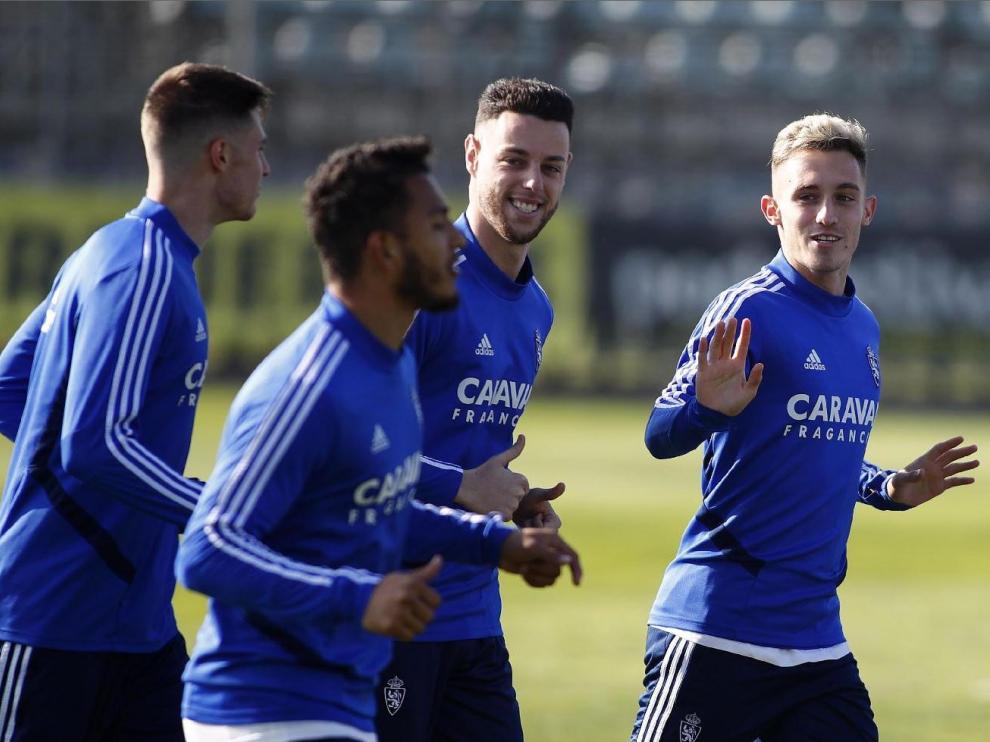 Luis Suárez, en primer término, junto a Blanco, Burgui y Vigaray en el ensayo último del Real Zaragoza antes de viajar a Santander.