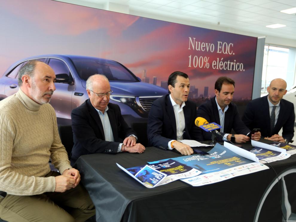 Presentación de la I Carrera de Empresas ESIC Huesca, en el concesionario Motor 2002 Mercedes Benz.