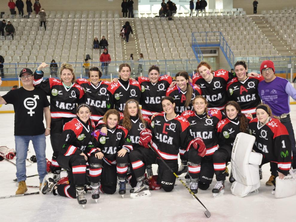 Equipo femenino del Club Hielo Jaca.