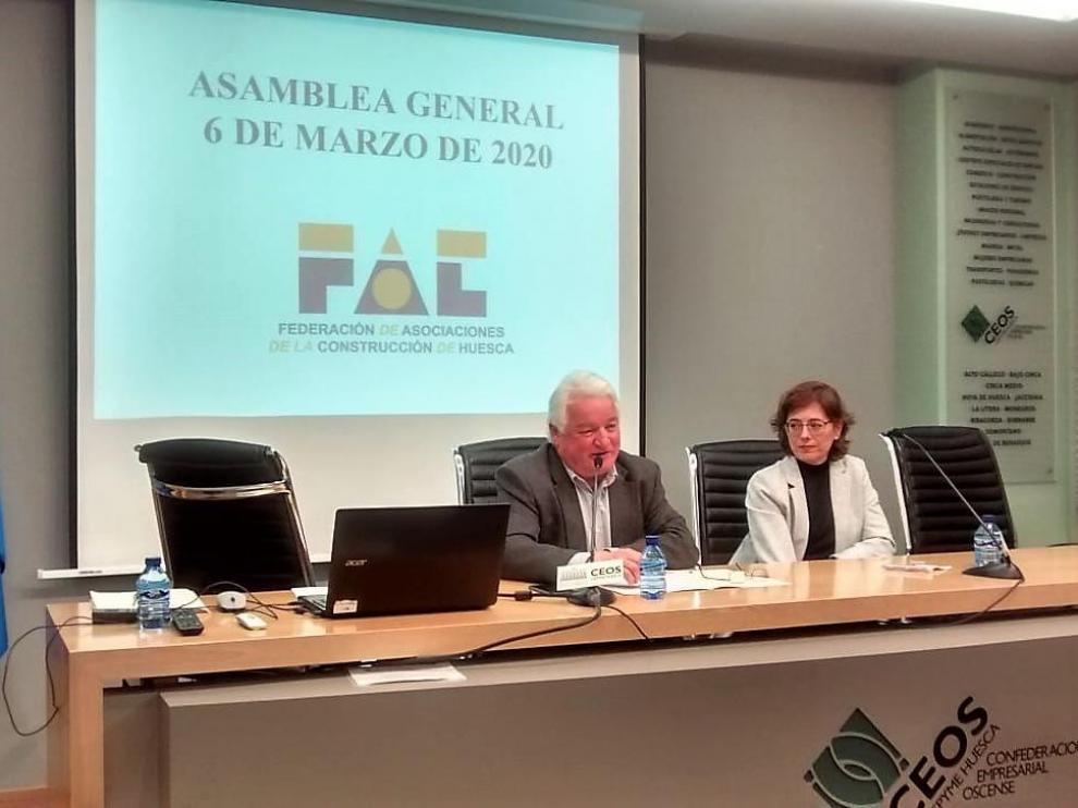 José Buil, expresidente de la FAC, y Ana Porta, nueva presidenta.