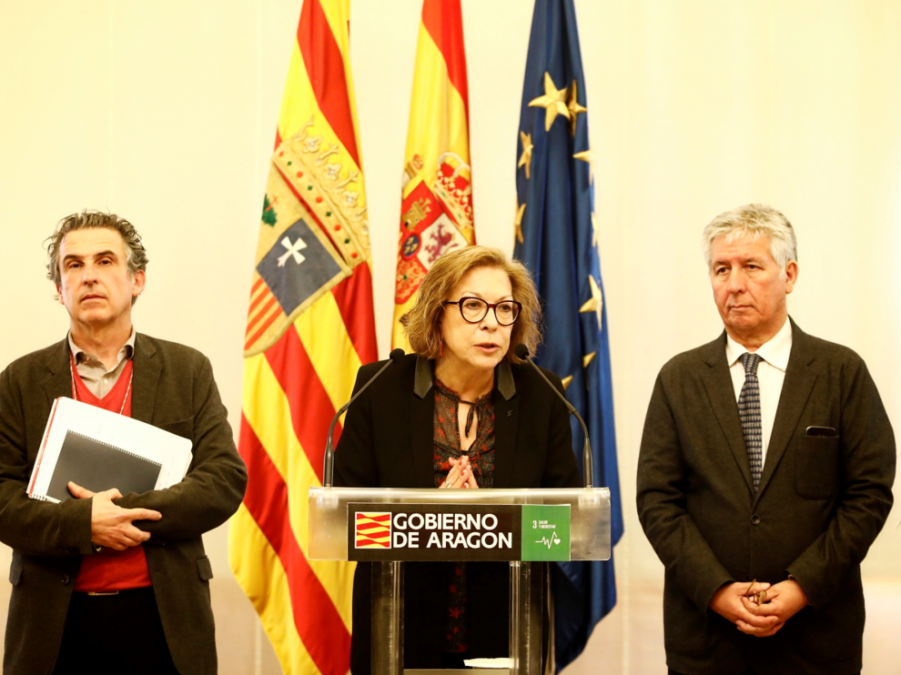 Francisco Javier Falo, Pilar Ventura y Javier Marión informan este martes sobre el coronavirus en el Pignatelli.