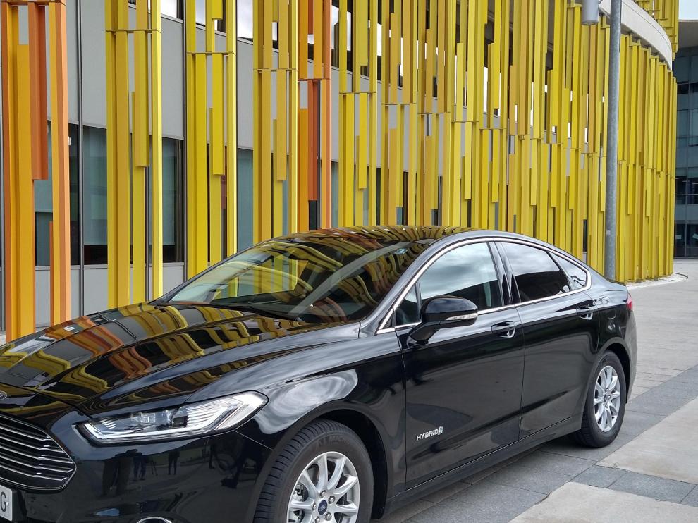 Imagen de uno de los vehículos que Cabify ha desplegado en la capital aragonesa.