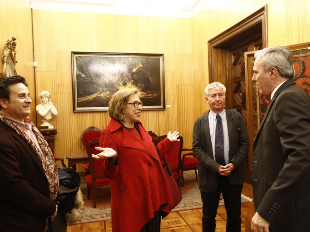 La consejera de Sanidad, Pilar Ventura, y el alcalde de Zaragoza, Jorge Azcón, este miércoles