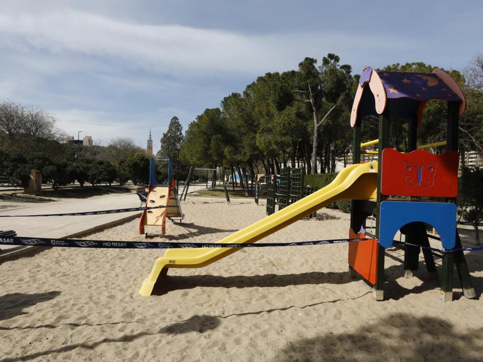 Ambiente en Zaragoza, tras el cierre de parques infantiles y otras medidas para frenar el coronavirus.