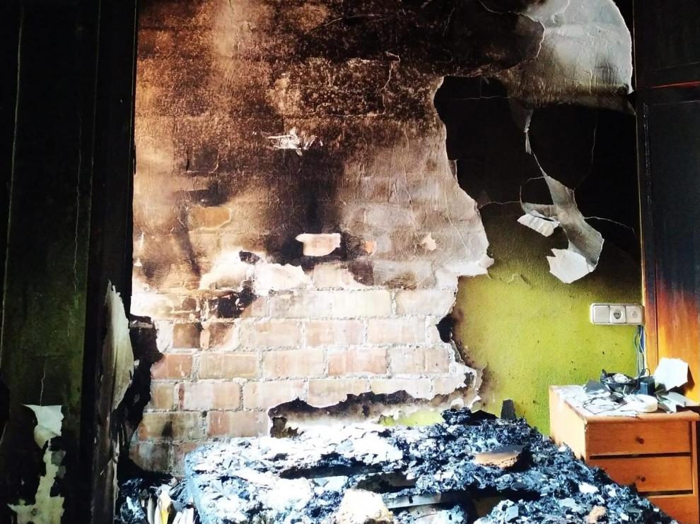 Así ha quedado la habitación tras el incendio de Jaca.