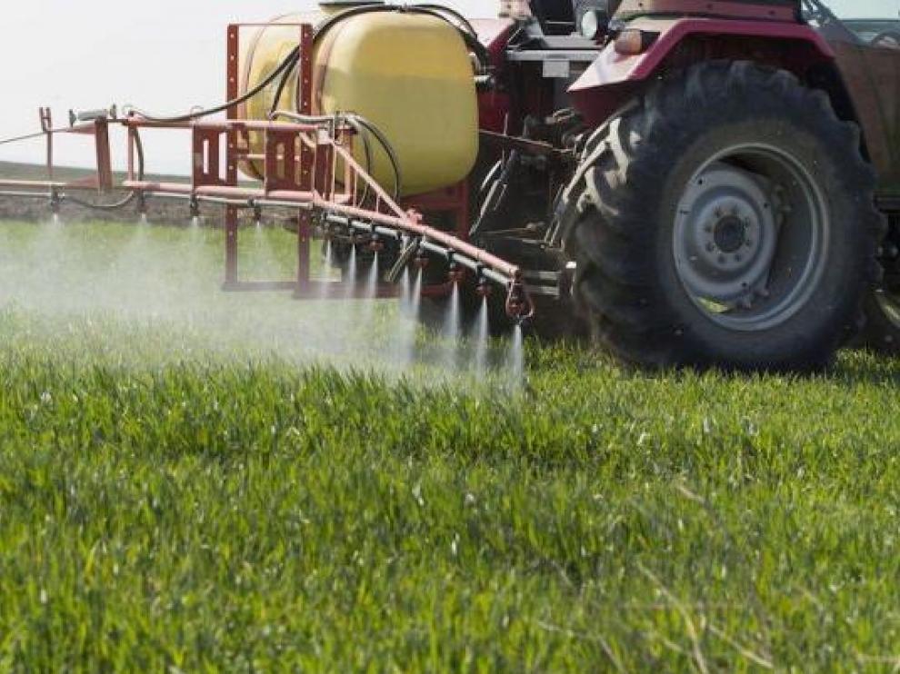 Máquinas agrícolas para la aplicación de fitosanitarios en los cultivos.
