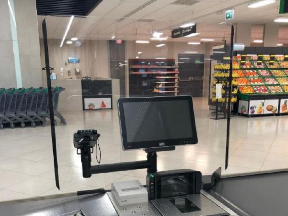 Mercadona instala mamparas protectoras en las cajas de todos sus supermercados.